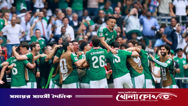তিন লাল কার্ডের ম্যাচে দক্ষিণ আফ্রিকাকে হারিয়ে মেক্সিকোর শুভসূচনা