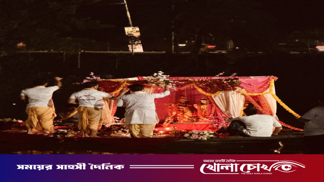 বন্ধু কুন্ডে শ্রীশ্রী রাধাকৃষ্ণের নৌকা বিহার অনুষ্ঠিত