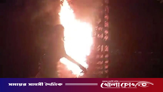 নোয়াখালীতে জুলাই স্মৃতি স্তম্ভে আগুন দিয়েছে দুর্বৃত্তরা