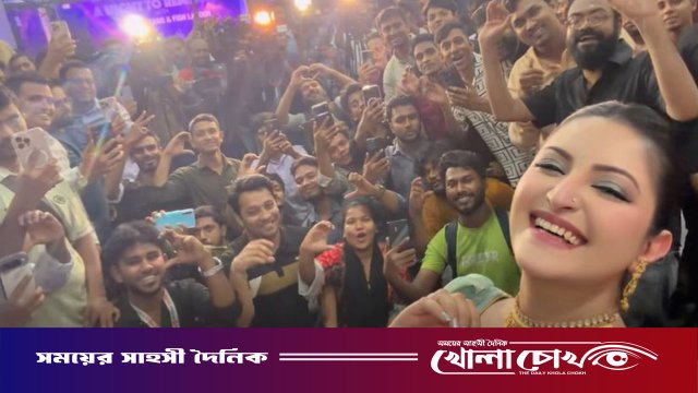 আর্জেন্টিনার সমর্থনে মেতেছেন পরীমণি, প্রিয় দলকে ছুড়লেন ‘উড়ন্ত চুমু