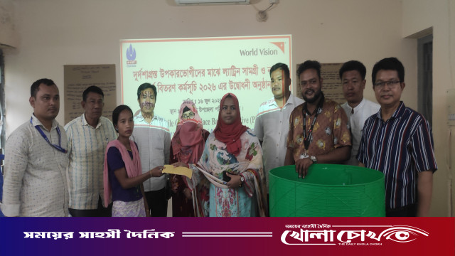 রোয়াংছড়িতে ল্যাট্রিন সামগ্রী ও নগদ অর্থ পেল ১৫৫ পরিবার