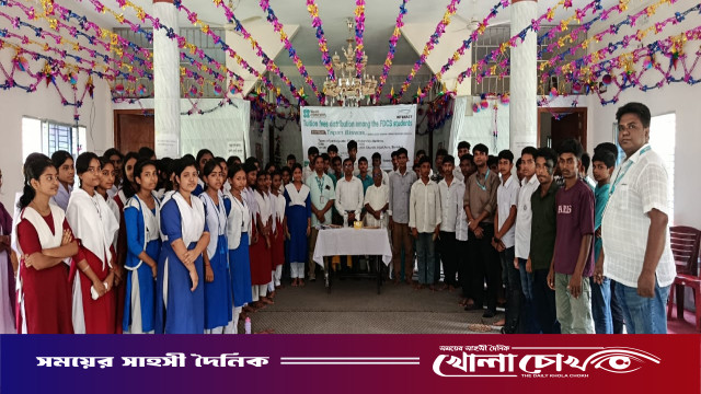 আগৈলঝাড়ায় ওয়ার্ল্ড কনসার্নের আর্থিক সহায়তা পেল ১৮৯ শিক্ষার্থী