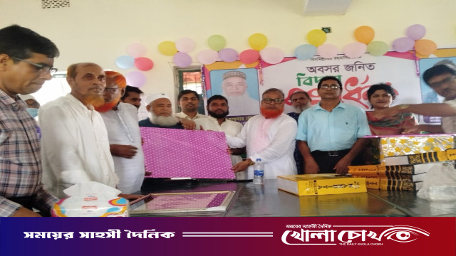 আলফাডাঙ্গায় ফুলে সাজানো গাড়িতে দুই কলেজ শিক্ষককে রাজকীয় বিদায়