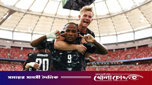 ৯ জনের কাতারকে গোলবন্যায় ভাসাল কানাডা, জোনাথন ডেভিডের হ্যাটট্রিক