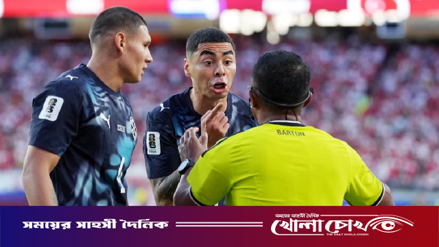 মুখ ঢেকে কথা বলায় লাল কার্ড আলমিরোনের