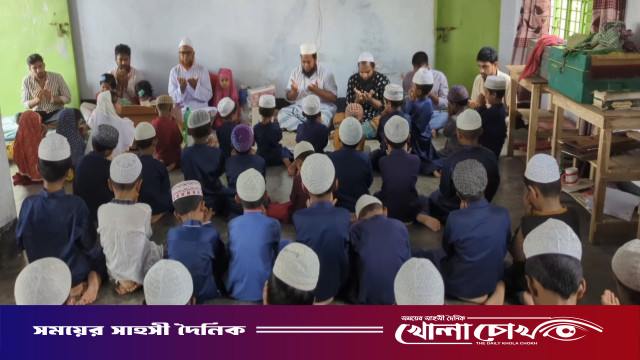 পিরোজপুরে জুবাইদা রহমানের ৫৪তম জন্মদিন উপলক্ষে শিক্ষা সামগ্রী বিতরণ ও দোয়া মাহফিল