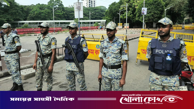 নাশকতা ঠেকাতে ধানমন্ডিতে কঠোর অবস্থানে আইনশৃঙ্খলা বাহিনী