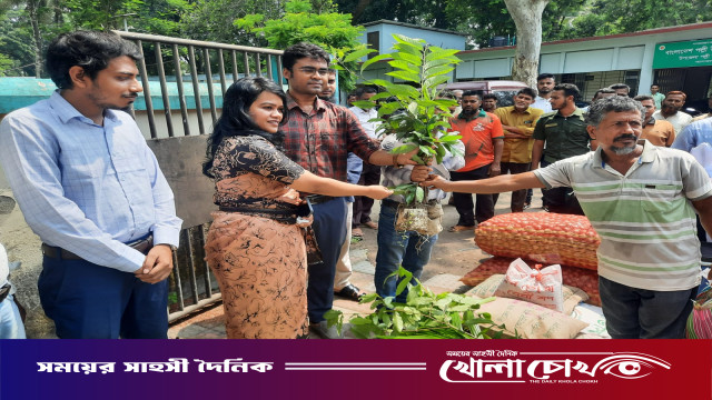 সবুজে সমৃদ্ধির স্বপ্নে আলফাডাঙ্গায় কৃষকদের মাঝে বিনামূল্যে চারা, বীজ ও সার বিতরণ