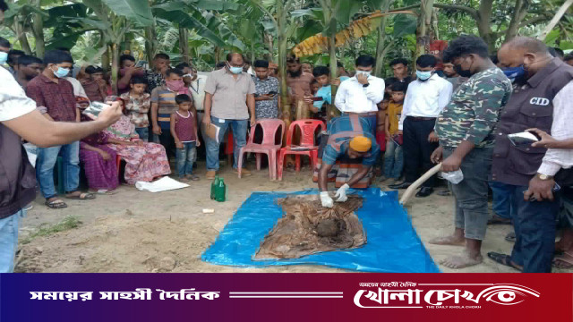 নওগাঁয় আদালতের নির্দেশে দুই শিশুর মৃত্যুর ১০ মাস পর কবর থেকে লাশ উত্তোলন