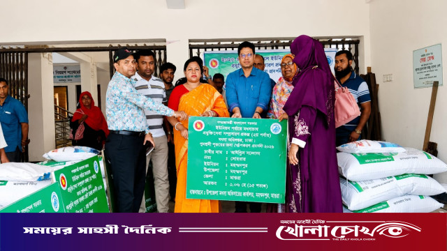 মহম্মদপুরে মৎস্য চাষ প্রযুক্তি সেবা সম্প্রসারণ প্রকল্পের আওতায় প্রদর্শনী পুকুরের উপকরণ বিতরণ