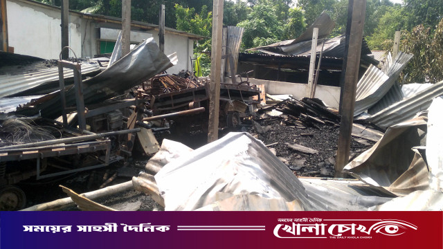 ফরিদপুরের মধুখালীতে সাবেক কাউন্সিলরের ২৭ বছরের সাধনার ডেকোরেটর ব্যবসা আগুনে পুড়ে ছাই