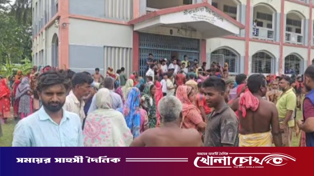 ফরিদপুরে শিক্ষার্থীদের সংঘর্ষের জেরে প্রধান শিক্ষকের পদত্যাগ দাবি; প্রশাসনের হস্তক্ষেপে পরিস্থিতি শান্ত
