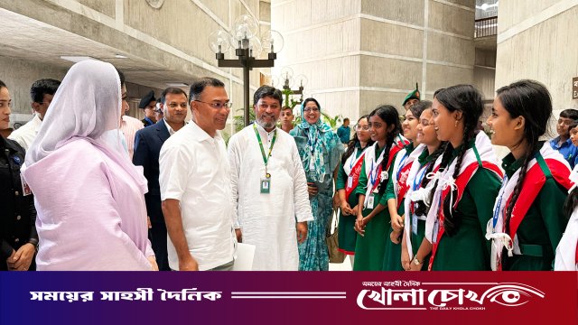 সংসদ অধিবেশন দেখল মাদারীপুরের শিক্ষার্থীরা, সাক্ষাৎ পেল প্রধানমন্ত্রীর