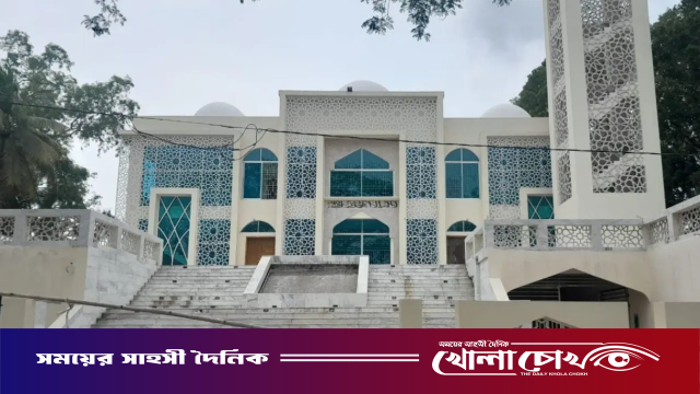 উদ্বোধনের আগেই ফাটল: কোটালীপাড়ায় পৌনে ১৩ কোটির মডেল মসজিদে অনিয়ম ও দীর্ঘসূত্রতার অভিযোগ
