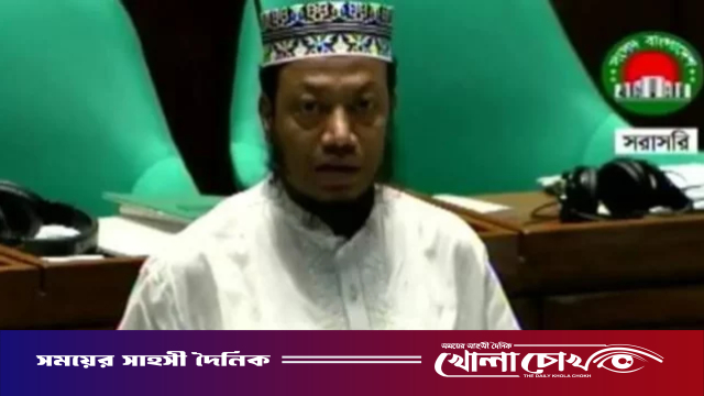 খুচরার অভাবে ৮০ পয়সা বেশি দিয়ে সিগারেট কিনতে হচ্ছে