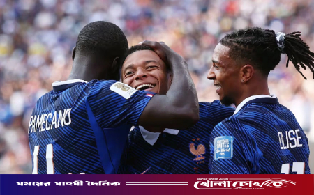 এমবাপ্পে-ওলিসে জাদুতে শেষ ষোলোয় ফ্রান্স