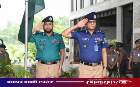 গাঢ় নীল-হালকা জলপাই শার্ট ও খাকি প্যান্টে ফিরলো পুলিশ