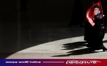 খামেনির জানাজায় প্রতিশোধের লাল পতাকা