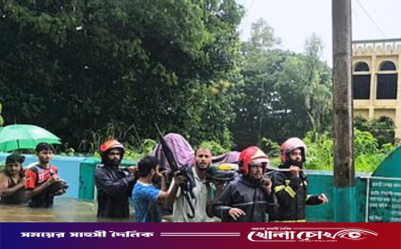 গলা সমান পানি পেরিয়ে উদ্ধার ফায়ার সার্ভিসের, বন্যা পরিস্থিতির মধ্যেই সন্তান জন্ম