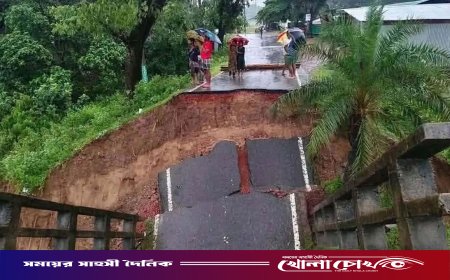 সেতু ধসে পড়ায় বান্দরবান-রাঙামাটি সড়ক যোগাযোগ বিচ্ছিন্ন