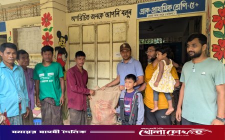 থানচিতে আশ্রয়কেন্দ্রের ৮৬ পরিবারের মাঝে প্রশাসনের ত্রাণ বিতরণ
