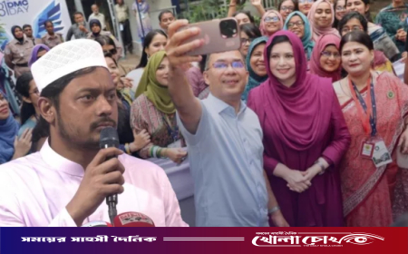 ‘দেশ যখন বন্যার পানিতে তলিয়ে যাচ্ছে প্রধানমন্ত্রী তখন সেলফি তোলায় ব্যস্ত’