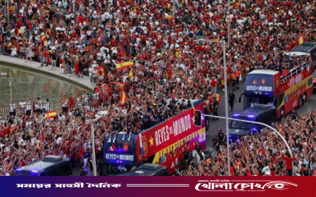 বিশ্বচ্যাম্পিয়ন স্পেন দলকে রাজকীয় সংবর্ধনা, চ্যাম্পিয়ন প্যারেডে জনস্রোত