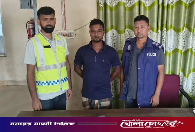 দৌলতপুরে অস্ত্র, গুলি ও ইয়াবাসহ যুবক আটক