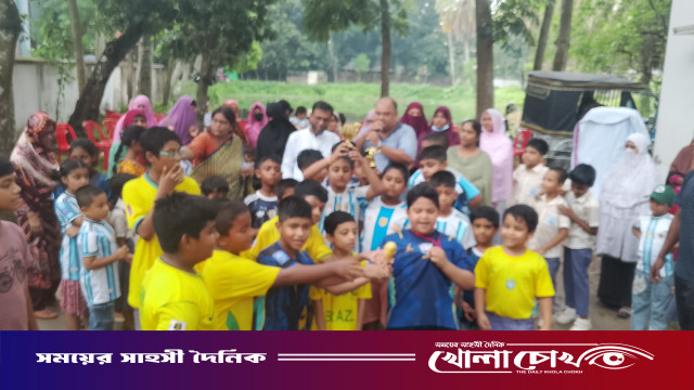 বিশ্বকাপ ফুটবল উপলক্ষে পাঠশালা কিন্ডারগার্টেন স্কুলে প্রদর্শনী ফুটবল ম্যাচ