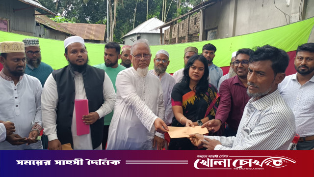 আলফাডাঙ্গার ভেন্নাতলা বাজারে অগ্নিকাণ্ড: নিহতের পরিবারসহ ক্ষতিগ্রস্ত ব্যবসায়ীদের মাঝে অনুদানের চেক বিতরণ