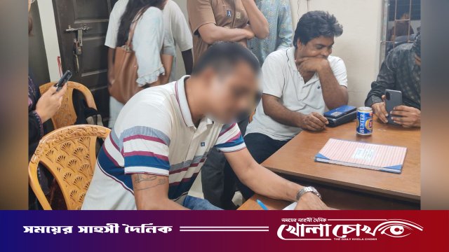 জাবিতে গোপনে ছাত্রীদের ছবি তোলার সময় আটক যুবদল নেতা