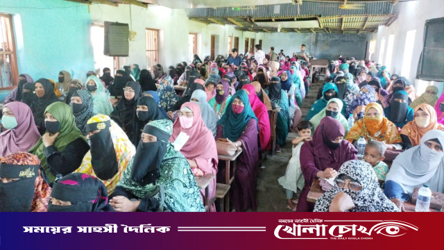প্রধানমন্ত্রীর সহায়তায় হাসি ফুটল ২২০ অসহায় নারীর মুখে