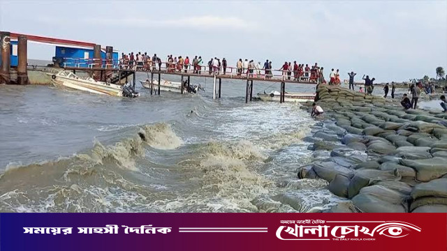 হাতিয়ার সঙ্গে সারা দেশের নৌ চলাচল বন্ধ, ভোগান্তিতে যাত্রীরা