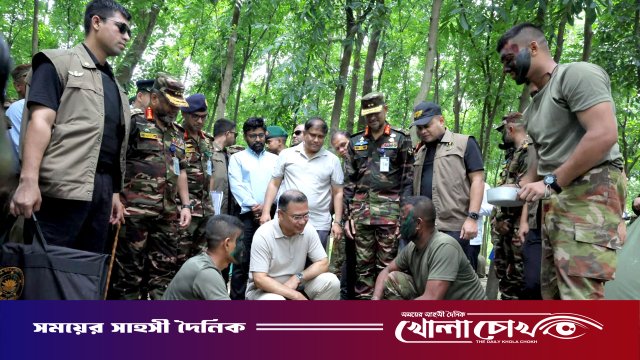 সেনাবাহিনীর মহড়া পরিদর্শন করলেন প্রধানমন্ত্রী