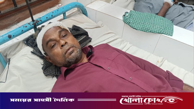 আগৈলঝাড়ায় ইউপি সদস্যের নেতৃত্বে হামলা, পিতা-পুত্রসহ আহত ৪