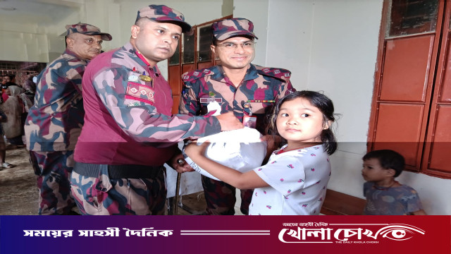 আশ্রয় কেন্দ্রের বন্যার্তদের পাশে বিজিবি খাদ্য ও মানবিক সহায়তা অব্যাহত