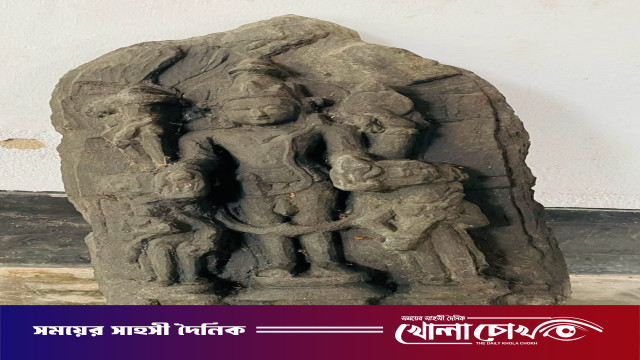 নওগাঁর রাণীনগরে কষ্টিপাথরের মূর্তি উদ্ধার