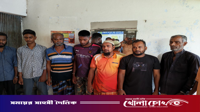 আসামির মৃত্যুর গুজবে আগৈলঝাড়া থানায় হামলা ও সংঘর্ষ: মামলায় আসামি ৪০০, গ্রেপ্তার ১৮