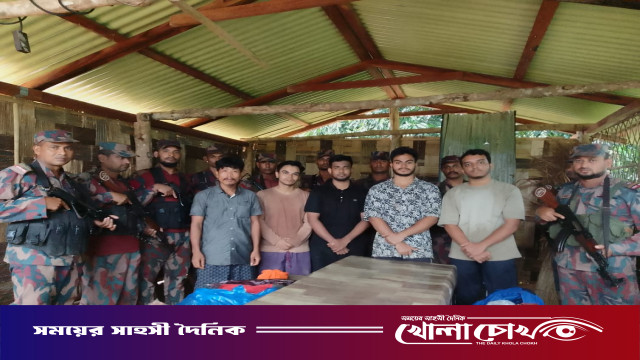 ৮ দিন আটকা পর বিজিবির সহায়তায় উদ্ধার ৪ পর্যটক