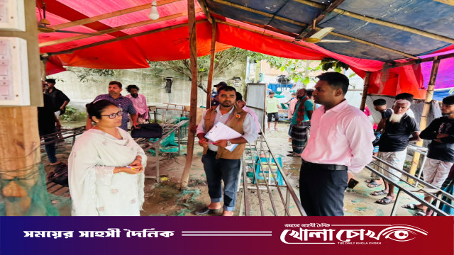 শ্রীনগরে নিষিদ্ধ চায়না দোয়াইর কারখানায় মোবাইল কোর্টের অভিযান