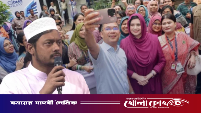 ‘দেশ যখন বন্যার পানিতে তলিয়ে যাচ্ছে প্রধানমন্ত্রী তখন সেলফি তোলায় ব্যস্ত’