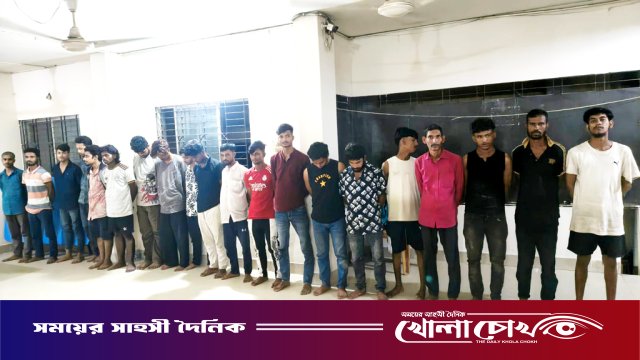 টঙ্গীতে মাদকবিরোধী অভিযানে বাধা, সাউন্ড গ্রেনেড ফাটিয়ে ছত্রভঙ্গের পর গ্রেপ্তার ২০