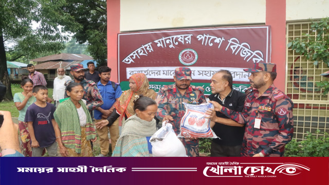 আলীকদমে বিজিবির ২য় ধাপের ত্রাণ বিতরণ: পাশে দাঁড়িয়েছে ৫৭ ব্যাটালিয়ন