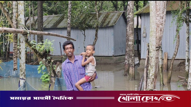 একটানা বর্ষণে ফরিদপুরে  জলাবদ্ধতা:   চরম ভোগান্তিতে পৌরসভার ২৫ নং ওয়ার্ডের মানুষ