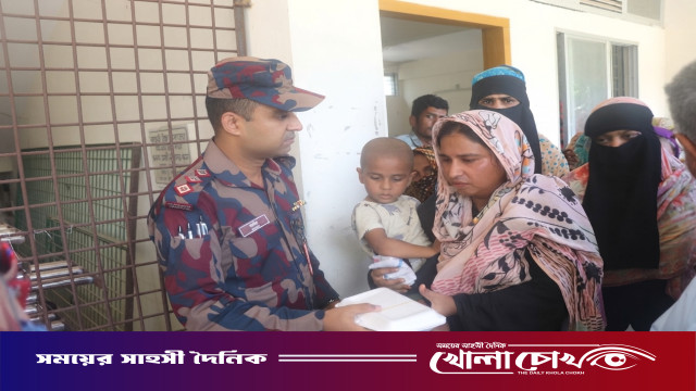 কাপ্তাইয়ে পাহাড় ধসে ক্ষতিগ্রস্ত ২৬০ জনের পাশে ৪১ বিজিবি