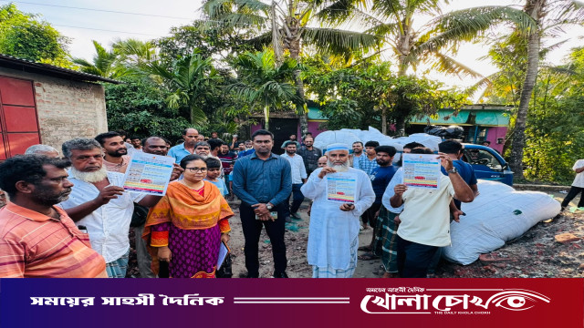 শ্রীনগরে নিষিদ্ধ চায়না দোয়াইর কারখানায় মোবাইল কোর্টের অভিযান লক্ষাধিক টাকার জাল জব্দ