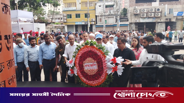ফরিদপুরে জুলাই শহীদ দিবস উপলক্ষে স্মৃতিস্তম্ভে জেলা প্রশাসনের শ্রদ্ধাঞ্জলি অর্পণ