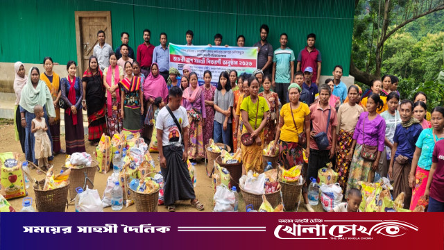 বান্দরবানের রুমায় বন্যায় ক্ষতিগ্রস্ত ৫৮ পরিবারের মাঝে ত্রাণ বিতরণ