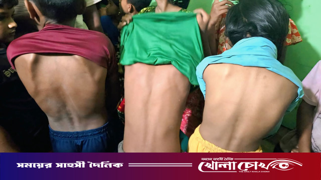 নওগাঁয় আর্জেন্টিনাকে ব্যঙ্গ করায় ১৭ শিক্ষার্থীকে পেটালেন শিক্ষক, বিচার দাবিতে বিক্ষোভ