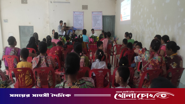আকস্মিক বন্যায় ক্ষতিগ্রস্ত ১০২ পরিবার পেল খাদ্য ও নগদ সহায়তা